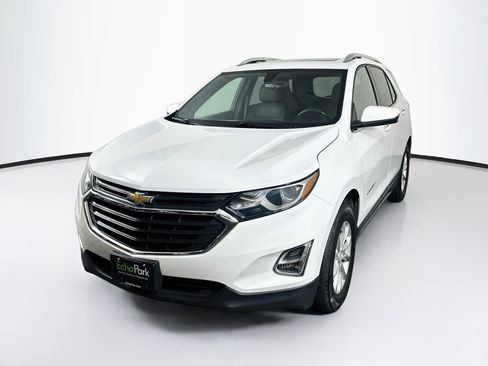 Used 2019 Chevrolet Equinox LT w/ Sun & Navigation Package AWD/4WD image 3