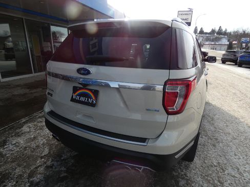 Used 2018 Ford Explorer Platinum image 3