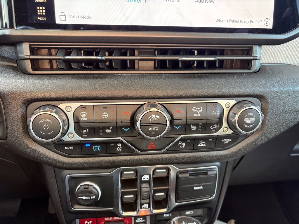 Used 2024 Jeep Wrangler Unlimited AWD/4WD image 19