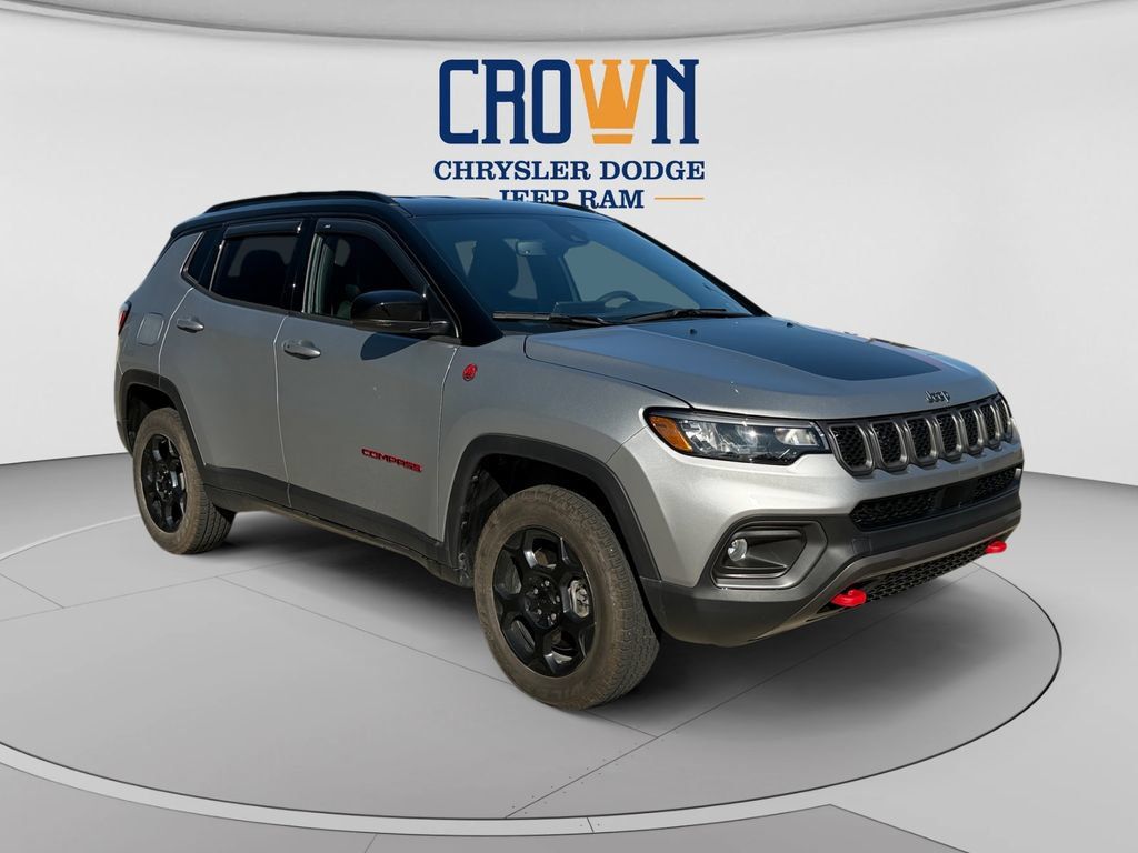 Used 2024 Jeep Compass Trailhawk AWD/4WD image 1