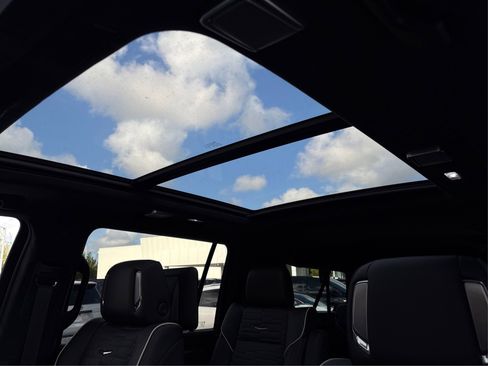 New 2026 Cadillac Escalade ESV Platinum Sport w/ LPO, ONYX Package image 33