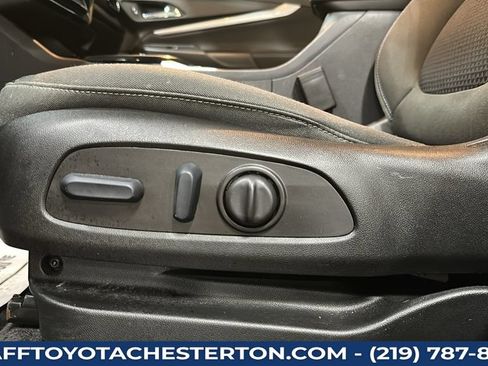 Used 2023 Chevrolet Bolt EUV LT w/ Comfort Package FWD image 15