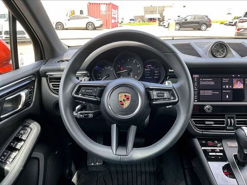 Used 2025 Porsche Macan AWD/4WD image 15