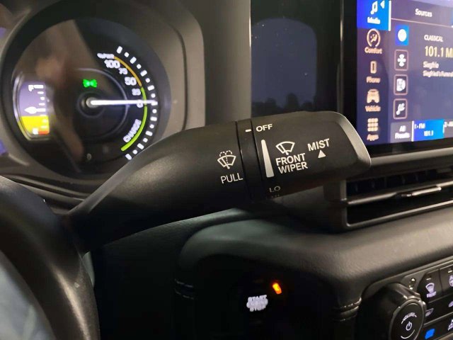 Used 2024 Jeep Wrangler Unlimited Sahara w/ Safety Group AWD/4WD image 35