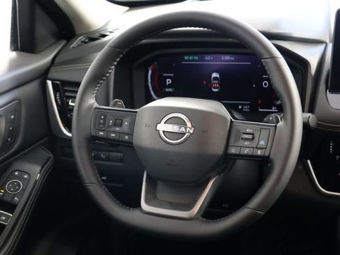 Used 2025 Nissan Rogue SL w/ SL Premium Package image 10