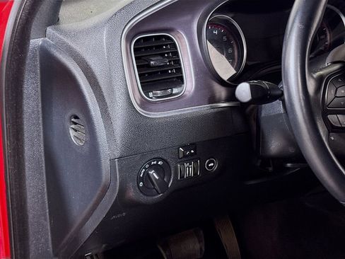 Used 2018 Dodge Charger SXT RWD image 8