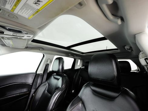 Used 2019 Jeep Compass Limited image 23