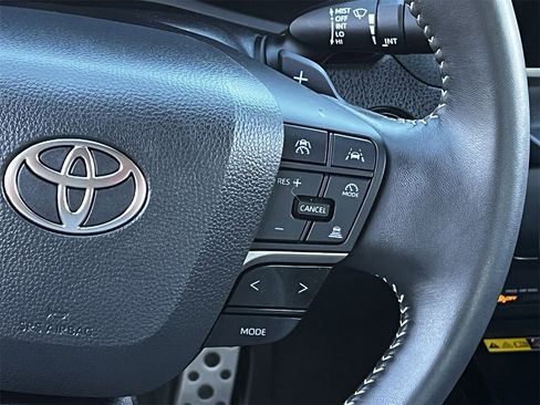 Used 2025 Toyota Camry SE image 14