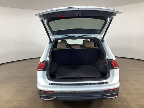 Used 2024 Volkswagen Tiguan SE w/ Panoramic Sunroof Package AWD/4WD image 11