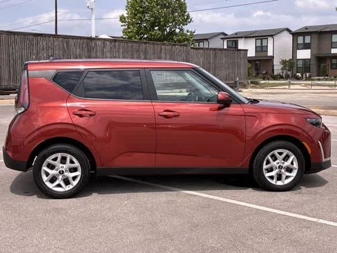 Used 2024 Kia Soul LX w/ Option Group 015 FWD image 7