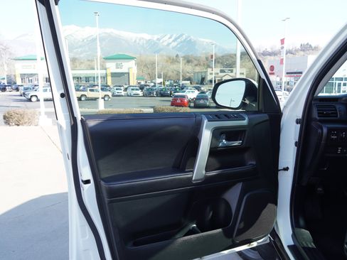 Certified 2022 Toyota 4Runner SR5 Premium image 16