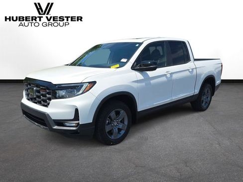 Used 2025 Honda Ridgeline TrailSport image 2