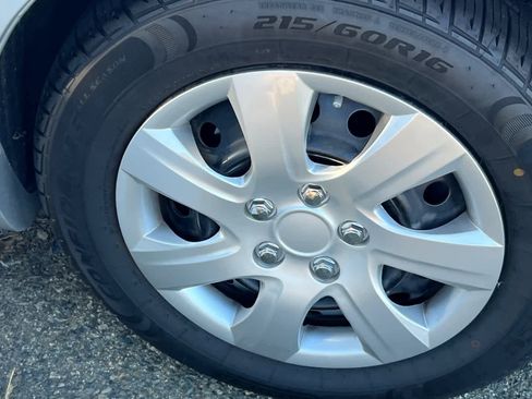 Used 2011 Toyota Camry LE image 22