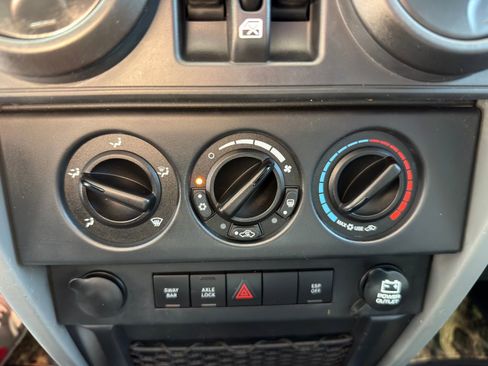 Used 2009 Jeep Wrangler Unlimited Rubicon w/ Trailer Tow Group image 21