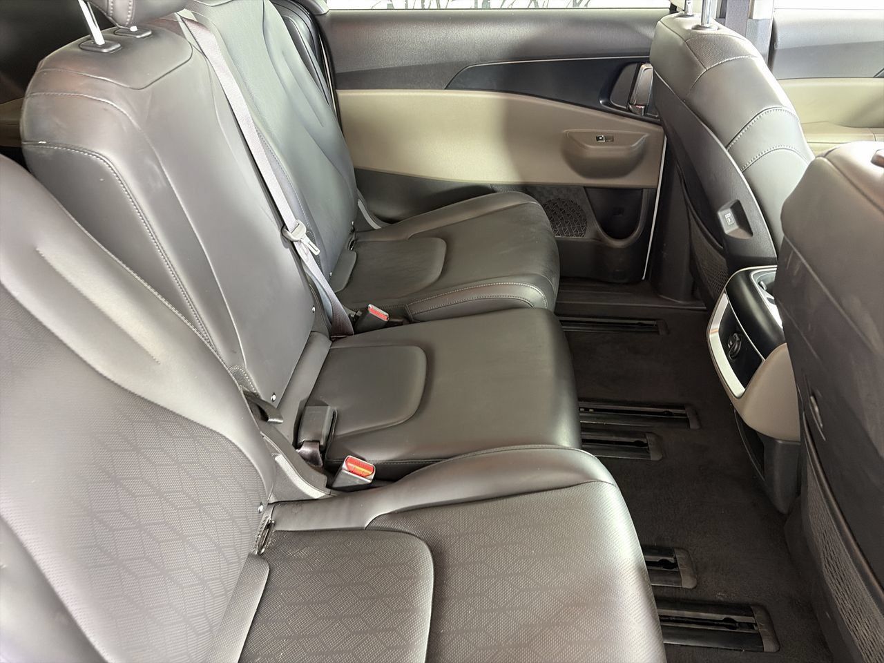 Used 2026 Kia Carnival FWD image 22