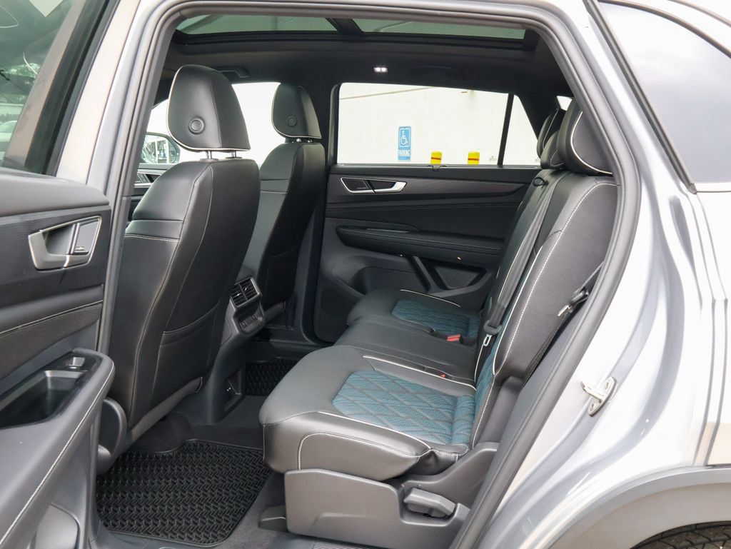 Used 2024 Volkswagen Atlas Cross Sport SEL Premium R-Line AWD/4WD image 16