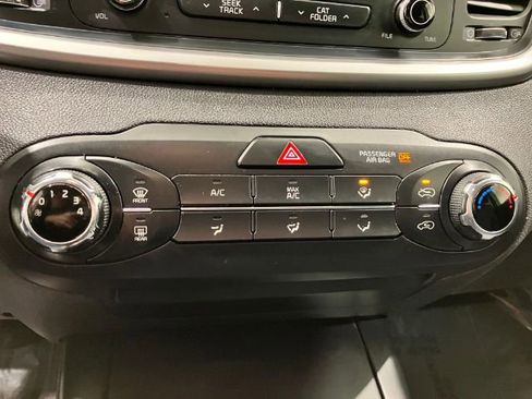 Used 2016 Kia Sorento LX image 25