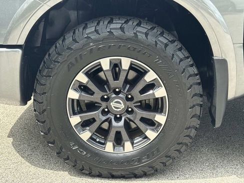 Used 2017 Nissan Titan PRO-4X w/ Pro-4x Convenience Package AWD/4WD image 10