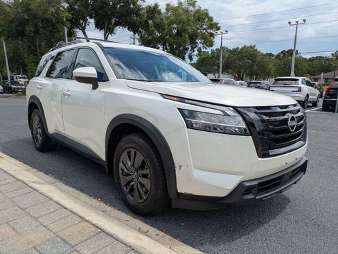 Used 2022 Nissan Pathfinder SV w/ SV Black Package FWD image 8