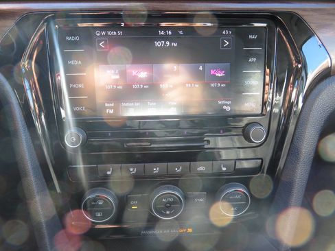 Used 2020 Volkswagen Passat 2.0T SEL image 19