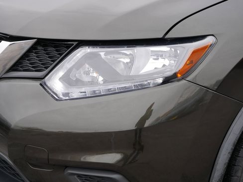 Used 2016 Nissan Rogue S image 16