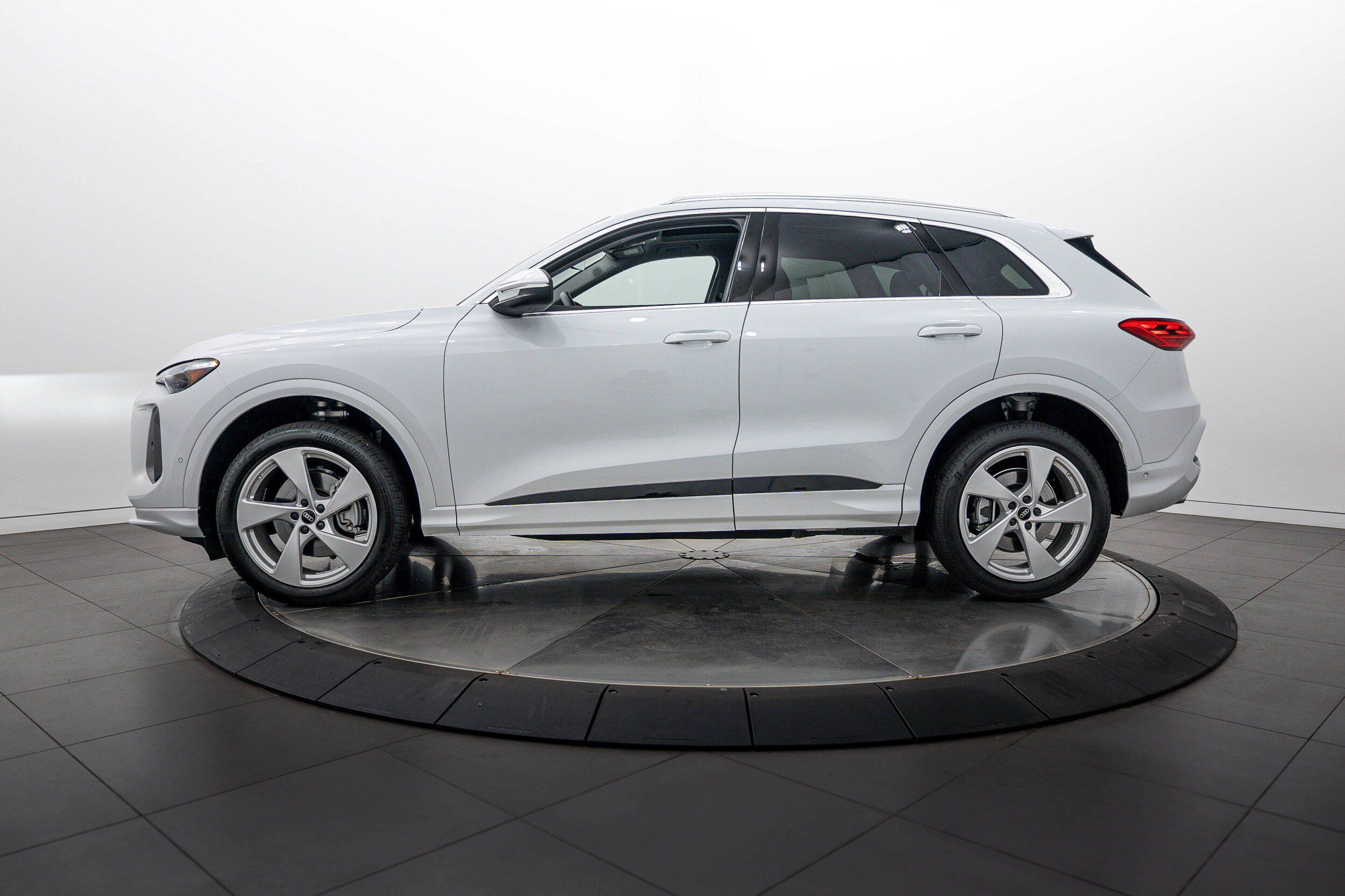 Used 2025 Audi Q5 Premium Plus AWD/4WD image 6