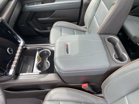 Certified 2025 GMC Yukon XL AT4 w/ AT4 Premium Plus Package AWD/4WD image 19