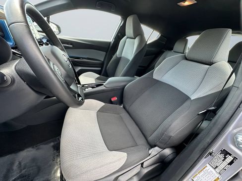 Used 2019 Toyota C-HR XLE FWD image 9