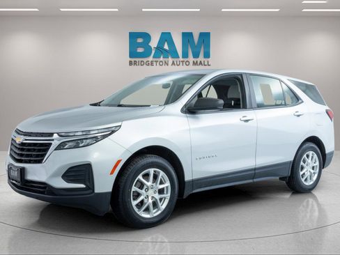 Certified 2022 Chevrolet Equinox LS AWD/4WD image 3