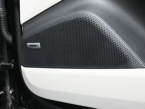 Certified 2025 Porsche Macan 4S Electric image 28