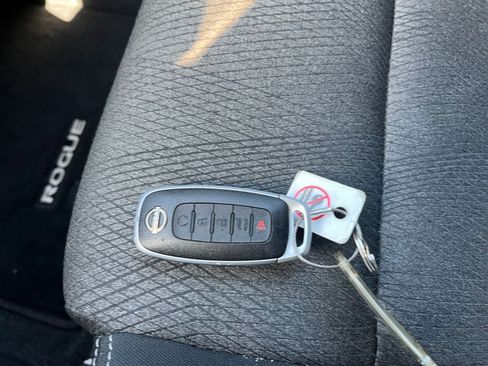 Used 2025 Nissan Rogue SV AWD/4WD image 27