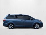 Used 2015 Toyota Sienna LE image 4