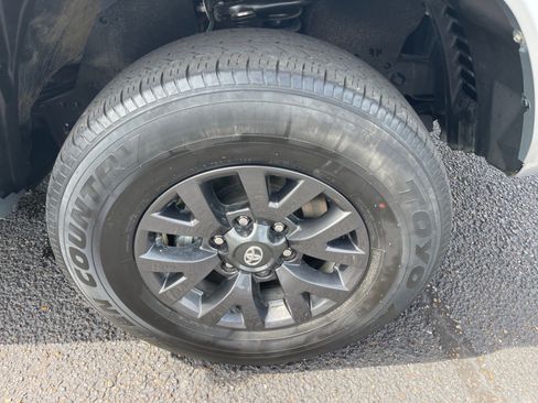 Used 2023 Toyota Tacoma SR5 AWD/4WD image 22