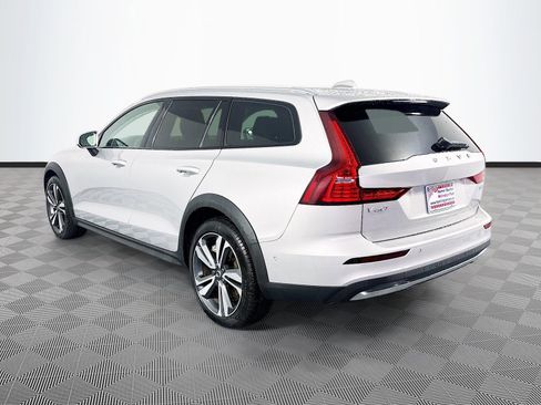 Used 2025 Volvo V60 B5 Cross Country Plus AWD/4WD image 5
