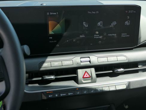 New 2025 Kia K4 LXS image 17