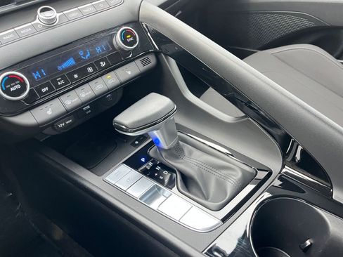 Used 2025 Hyundai Elantra SEL image 39
