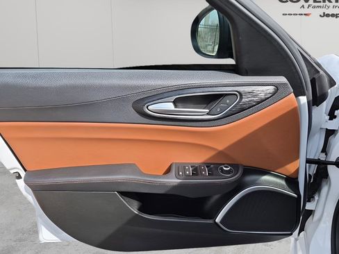 Used 2021 Alfa Romeo Giulia Sprint w/ Nero Edizione image 26