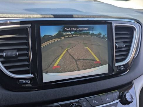 Used 2024 Chrysler Pacifica Touring-L FWD image 26