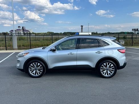 Used 2020 Ford Escape Titanium AWD/4WD image 3