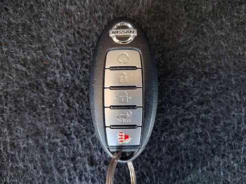 Used 2017 Nissan Pathfinder Platinum FWD image 32