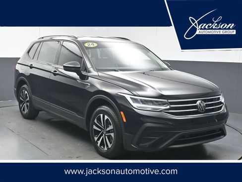 Used 2024 Volkswagen Tiguan S image 1