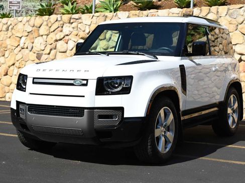 Used 2023 Land Rover Defender 90 X-Dynamic SE image 3