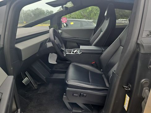 Used 2024 Tesla Cybertruck AWD Crew Cab image 3
