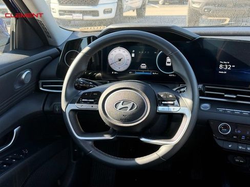 Used 2025 Hyundai Elantra Limited FWD image 13