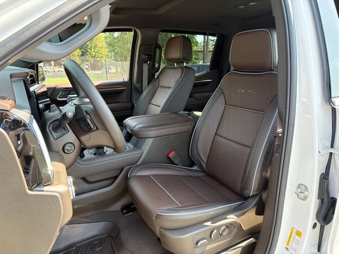 Used 2025 GMC Sierra 1500 Denali w/ Technology Package AWD/4WD image 21