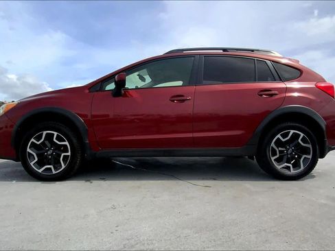 Used 2017 Subaru Crosstrek 2.0i Premium image 3