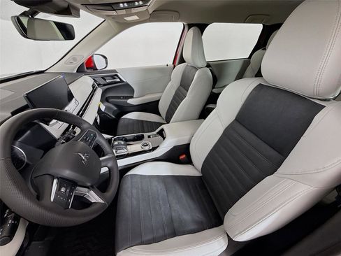 New 2025 Mitsubishi Outlander SE image 20