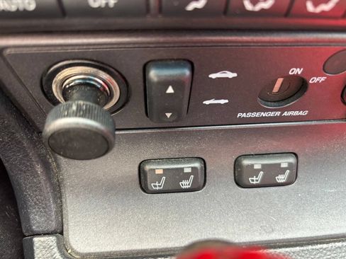 Used 2005 Ford Thunderbird RWD image 29