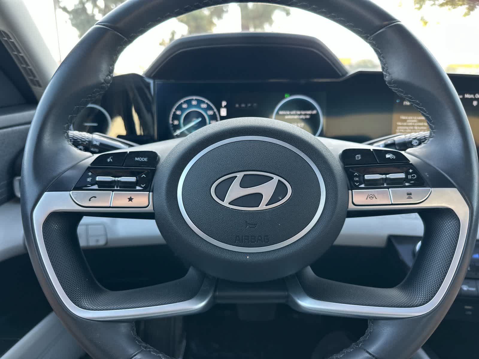 Certified 2025 Hyundai Elantra Limited FWD image 24