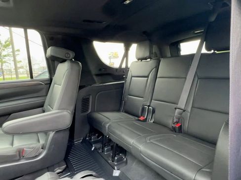 Used 2022 Chevrolet Suburban LT w/ Luxury Package image 38